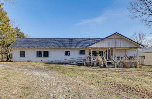 Pool, Large Porch! Country Home Near Roaring River - Foto 32