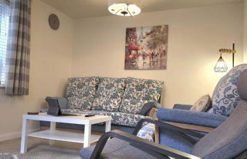 Modern Comfy 3 Bed Home - Free 2 space driveway - Free road parking - Free Netflix - Foto 9