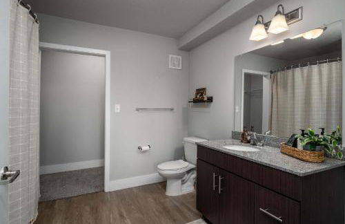 Fourth & River - Top-Floor condo with River Views - 3 King Suites - Foto 23