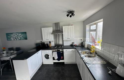 A Charming 3 Bed home next to NEC and Birmingham International Airport - Foto 16