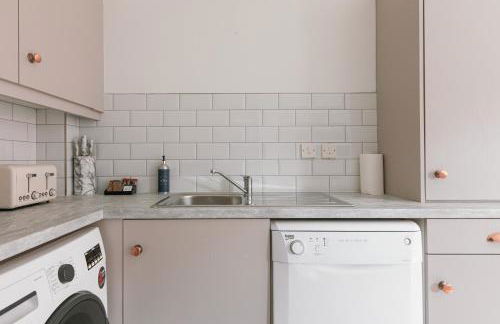 Luxurious 2 Bedroom City Centre Apartment Walking Distance to Everything Sleeps 6 - Foto 29