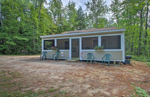 The Cedars Cabin with Beach Access on Panther Pond - Foto 3
