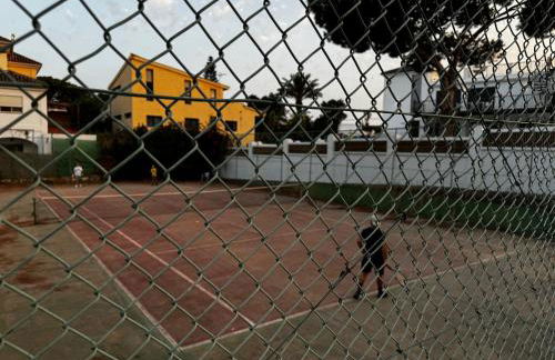 Marbella Bliss - Luxury 4-Bedroom VILLA with Garden, Private POOL & Jacuzzi, Marbesa near- 5 min to the Cabopino Beach - Photo 54