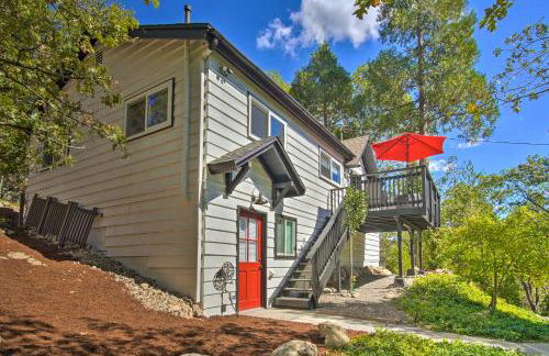 Tree-Lined Twin Peaks Cottage with Custom Stream - Foto 27