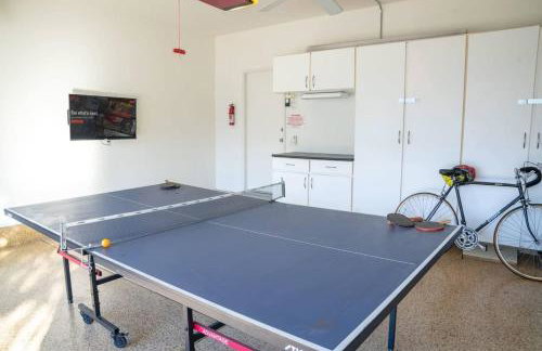 Spacious Disney Retreat with Pool Table Fire Pit - Foto 9