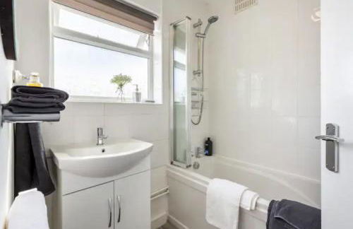 Luxury 3-Bed Apartment Near To London With Parking - Foto 11