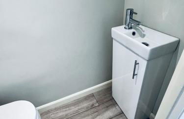 E2M Stays Beautiful House Close To Heathrow Airport- Walking Distance To Thames River - Foto 19