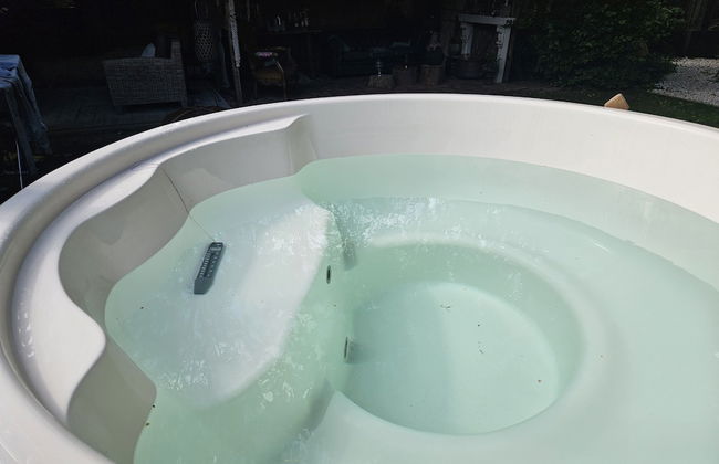 Atelier House With hot tub - Photo 17