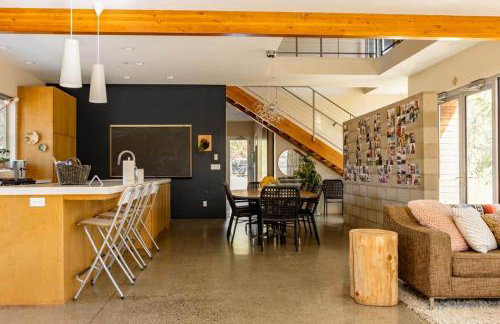 Mid Century Modern Family Home On 25 Acres! - Foto 7