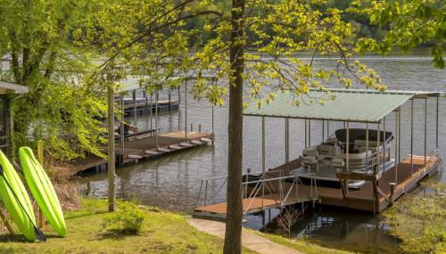 Upscale Lakefront Home w Dock & Kayaks - Foto 5