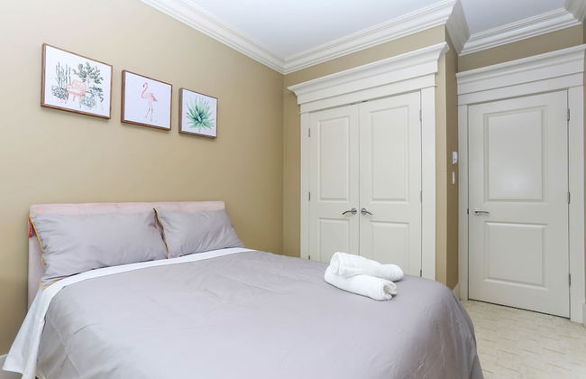 Grand 4 Bedroom Vacation House near Vancouver Downtown - Photo 13