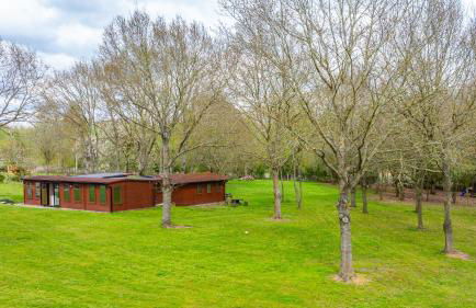 Countryside Cabin on 5 Acres Countryside with Outdoor Firepit, Cinema and converted Stables - Foto 41