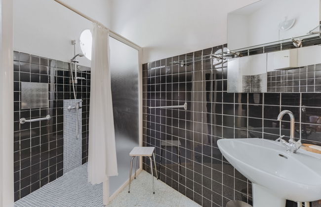 4 bedroom House in Ceyreste with private pool and garden - Photo 18