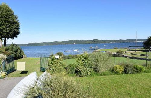 House with private beach by the lake, whirlpool - Foto 18