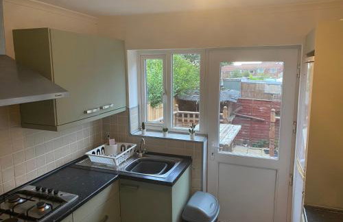 Montrose - Perfect Contractor Stay Own Driveway 3 bedrooms - Photo 9