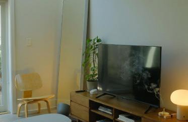 Designer 2-Bed Loft in Art Museum Area with Patio - Foto 8