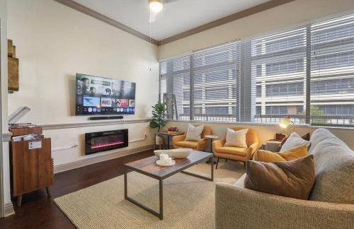 Luxury 1BR Resort Stay with WiFi, Pool, and Desk near Med Center and NRG - Foto 35