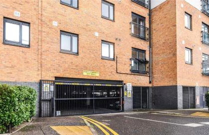 Cosy 1-Bedroom Apartment in Central Grays with Parking & Excellent Transport Links - Foto 19