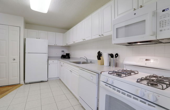 Convenient Apt Near Airport - Photo 19