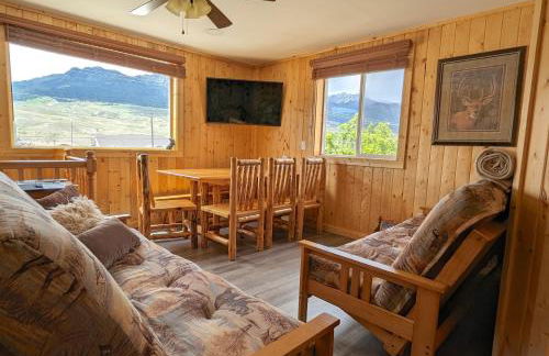 Yellowstone's Treasure Cabins - Foto 38