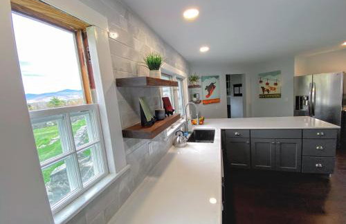 WOW New Spectacular Franconia Home - history - views - fire pit - hot tub - pool - grandeur - MUST SEE - Foto 28