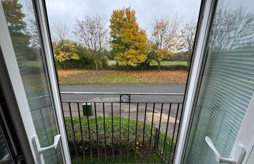 The Modern Balcony Apartment - 2 Bed 1 Bath Private Parking - Foto 4