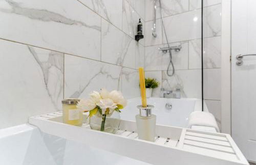 Bridge Court by Sterling Edge Apartments - Luxury Aparthotel - Stylish 1-bed Apartments - Balcony with Canal View or Private Garden - Free Parking - Foto 7