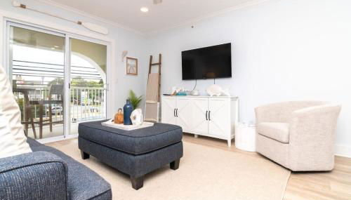 NEW 3BR-3BA Beach Block with Parking - Foto 2