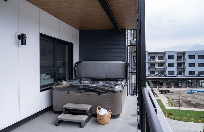 RevelStoked Getaway by Revelstoke Vacation - Photo 16