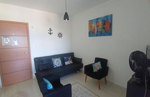 Prédio com piscina na cobertura frente ao mar,apartamento para até 6 pessoas e 3 crianças até 8 anos, churrasqueira na sacada, Wi-Fi grátis, rede de proteção, NÃO oferecemos roupas de cama e banho, 1 vaga de garagem, na Praia Grande-Vila Mirim - Foto 19