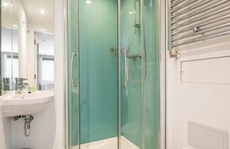 GuestReady - Modern home near Craigmillar area - Foto 13