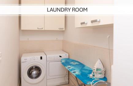 VILLA PHILIPPA - luxurious five-room villa - idyllic location - first row to the sea - spectacular view of the sea bay - unforgettable sunsets - 15 minutes from Supetar ferry port - free parking - private heated pool - Foto 29