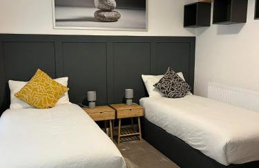 Brand New Apt - Beach Breeze Spacious 1-Bedroom Apartment with parking - sleeps 4 ppl- internet - Foto 58