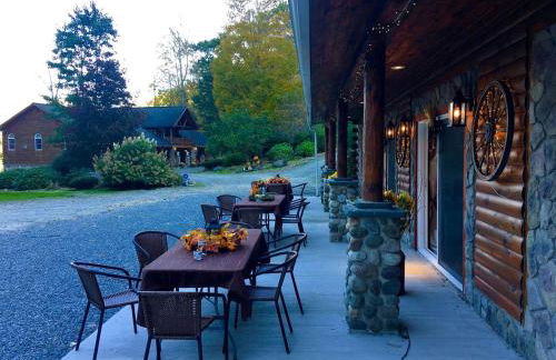 Spacious Villa Rental with a Pool for a Large Group near Catskill Mountains, New York - Photo 21