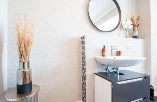 Design Apartment zentral für 6 in Andernach: Ausblick, WiFi, Küche - Photo 16