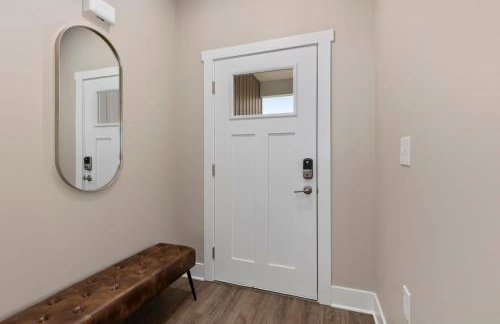 Modern New Build 12BR 12BA w Garage Patio - Foto 19