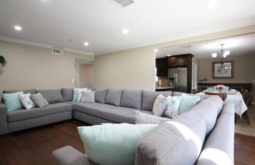 Highly Upgraded, 5 Bed, 4.5 ba, New Pool W/jacuzzi, 1/2 Mile Walk to Disney - Photo 55