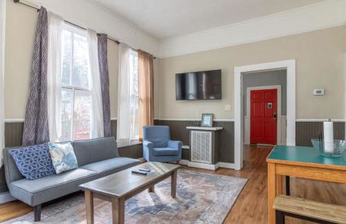 The Sunny Southern Manse Back Walk Downtown - Foto 1