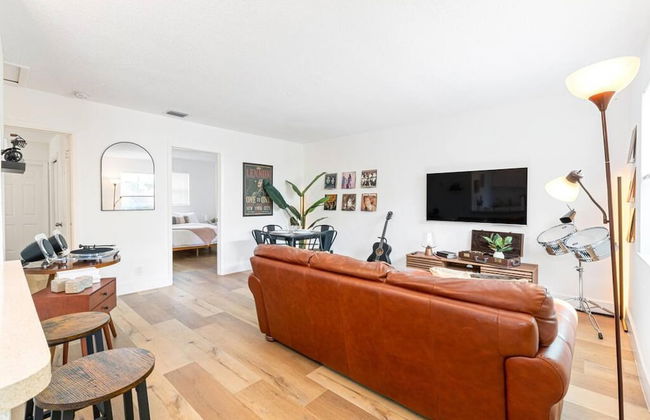 Musicians Lounge - 2 BR With Parking Asssigned - Photo 11