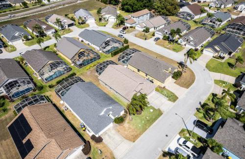 Great Location, gated community, private heated POOL - Foto 39