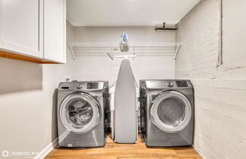 Sleeps 10 + Coffee bar + Game Room + Train to CHGO - Foto 30