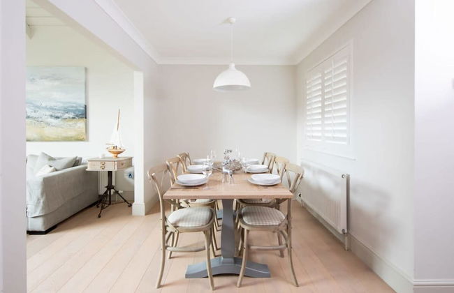 Superior House for 6 Near Beach w Parking Garden - Foto 44