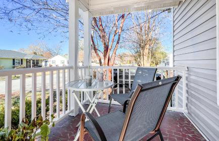 Homey Lodge - Cozy home / Walk to Revolution Mill / Near Downtown / Perfect for groups and family / Free parking - Foto 5