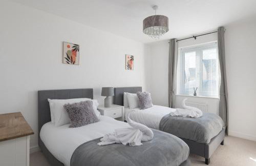 Comfortable 2-Bed Home with Parking & Fast Wi-Fi! - Photo 10