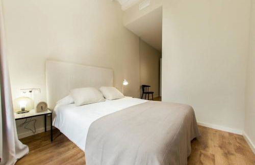 The Collection Barcelona - Bright and modern 4bedroom with terrace in Las Ramblas P2 - Photo 6