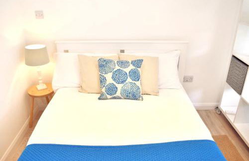 Open Plan Dog Friendly Annexe Sleeping 2 I Near Local Beaches & Chichester with FREE Parking - Foto 58