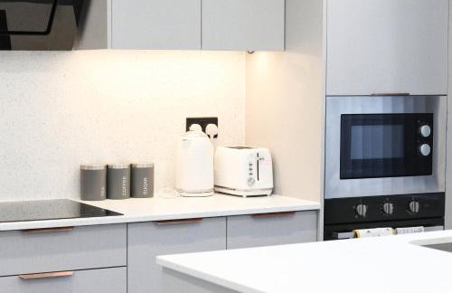 Modern 4 BR flat with 4 ensuites in central Reading - Photo 21