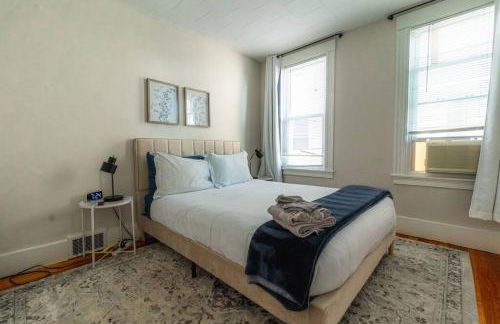 Walk to Downtown Salem with Arcade- Free Parking! - Foto 2