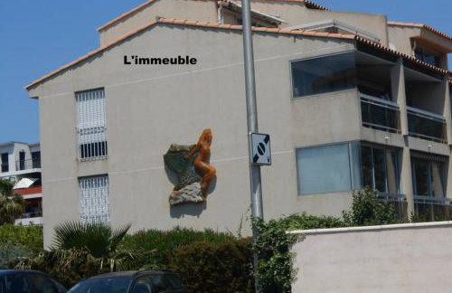 Particulier loue T3 en rez de jardin à 30 mètres de la plage avec un double box - Photo 16