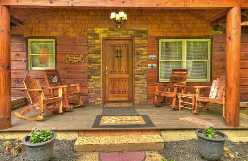 Bear Naked Hideaway - Relax in the hot tub with sounds from the nearby creek - Foto 42